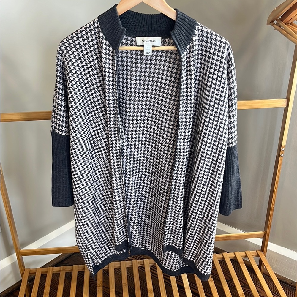 St. John Women’s Gray and White Houndstooth Sweater Cardigan with Dolman Sleeves